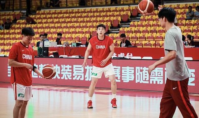 博鱼体育官网-中国男篮热身赛险胜，王俊杰两双数据表现抢眼