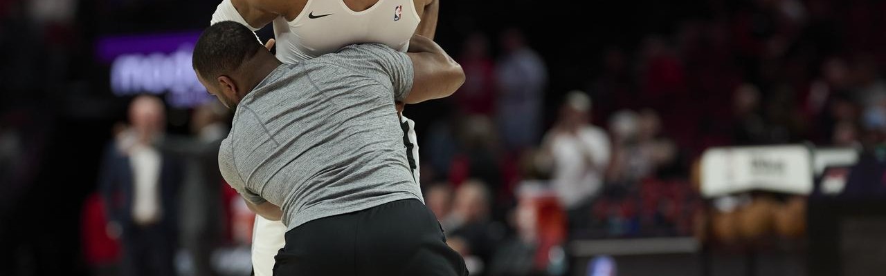 大逆转，马刺114-93赢开拓者，3-1！我看清5个现实：文班是个怪兽