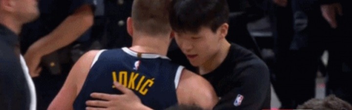 😁世纪拥抱~约基奇赛后找到了杨瀚森 一个爱的抱抱