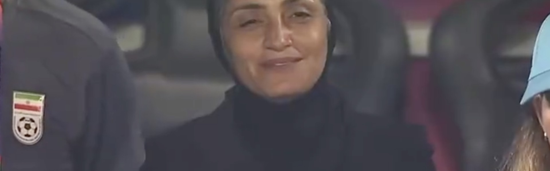 博鱼-祖国遭袭！戴头巾的伊朗女足球员集体拒唱国歌 有人微笑有人落泪